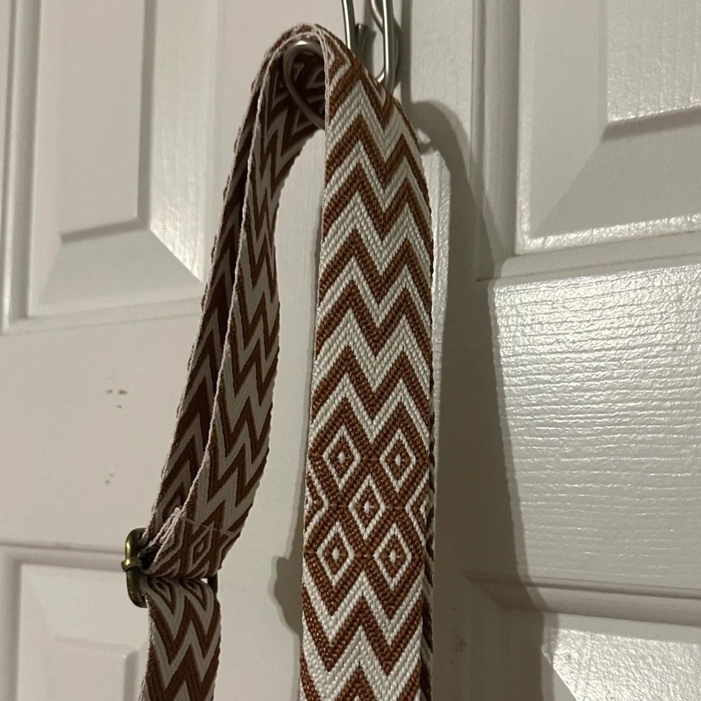 Stylish Tan Crossbody Bag - Picture 4 of 7